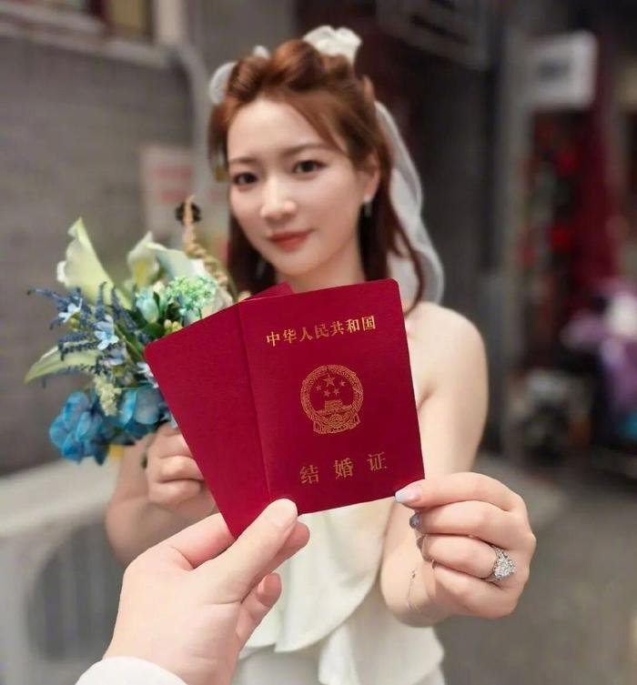 奥运名将多面人生：甜蜜新婚 从商当院长身份不设限