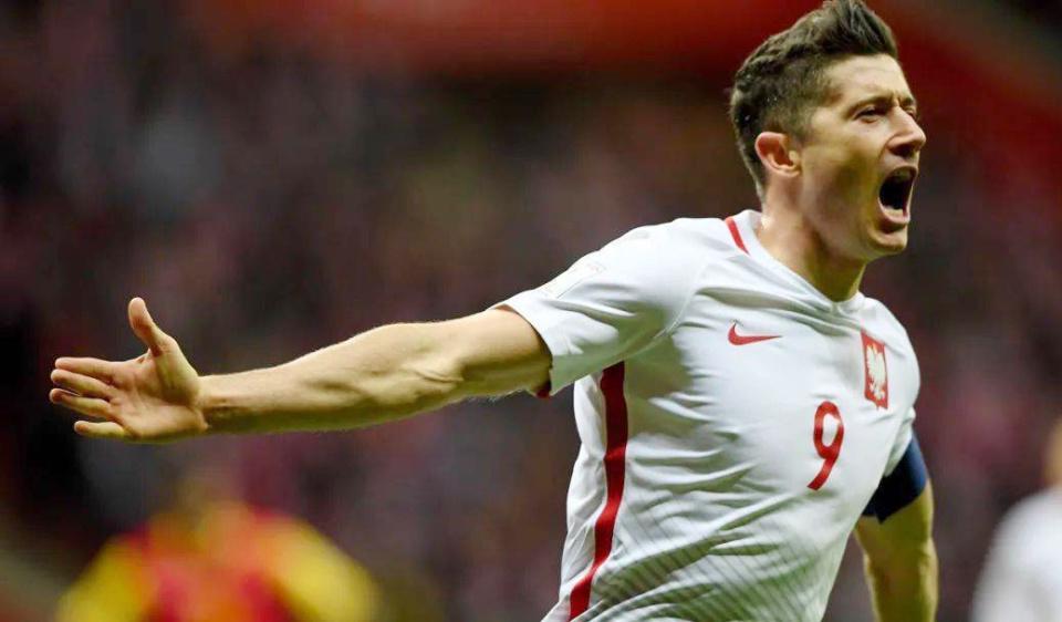 金钱诱惑？莱万拒绝沙特豪门1亿欧元年薪，留守巴萨圆梦欧冠