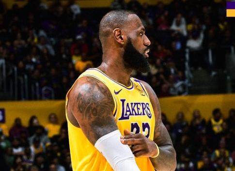 华体会官方网站-【现场】詹姆斯三双胜76人 拉塞尔不满情绪持续酝酿