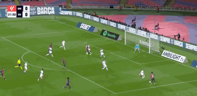 华体会hth体育-【西甲】巴萨5比1塞维利亚，莱万梅开二度，加维复出