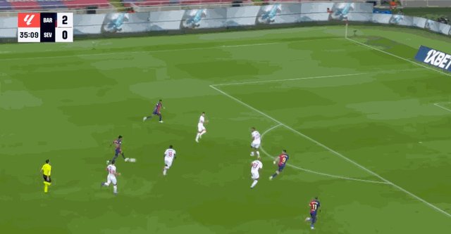 华体会hth体育-【西甲】巴萨5比1塞维利亚，莱万梅开二度，加维复出