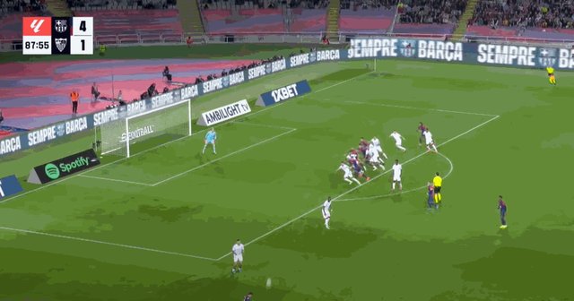 华体会hth体育-【西甲】巴萨5比1塞维利亚，莱万梅开二度，加维复出