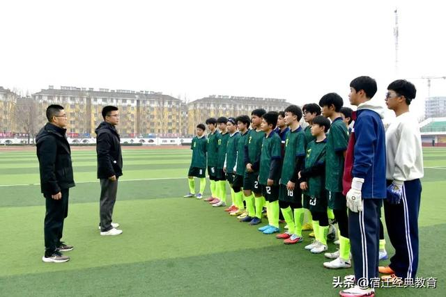 华体会官网下载-绿茵为媒，友谊搭桥——记钟吾初中校际足球交流赛|校园足球|队员|足球小将|三棵树|经开区_新浪体育_新浪新闻