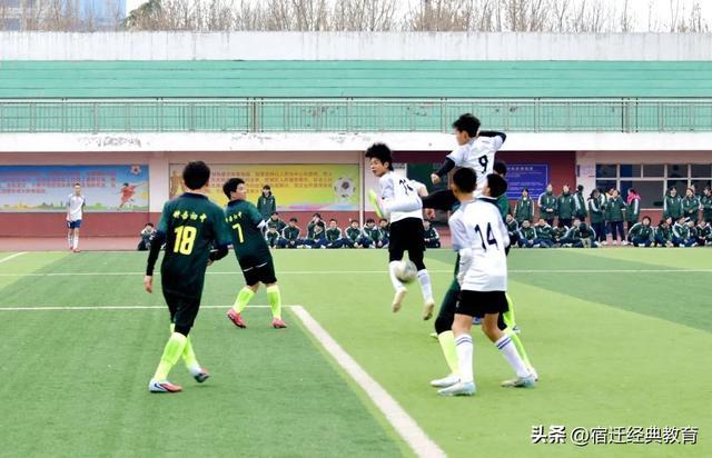 华体会官网下载-绿茵为媒，友谊搭桥——记钟吾初中校际足球交流赛|校园足球|队员|足球小将|三棵树|经开区_新浪体育_新浪新闻