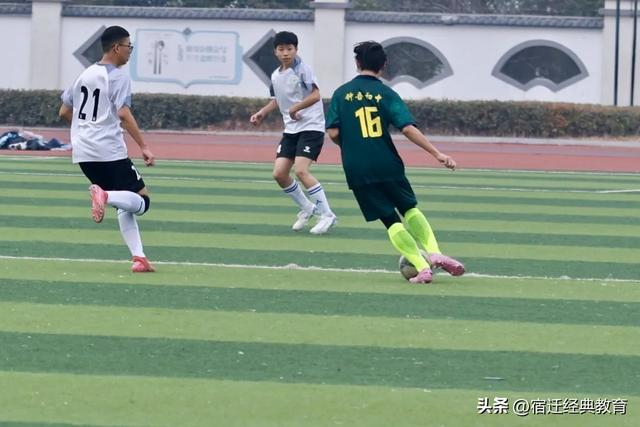 华体会官网下载-绿茵为媒，友谊搭桥——记钟吾初中校际足球交流赛|校园足球|队员|足球小将|三棵树|经开区_新浪体育_新浪新闻
