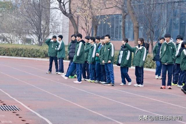 华体会官网下载-绿茵为媒，友谊搭桥——记钟吾初中校际足球交流赛|校园足球|队员|足球小将|三棵树|经开区_新浪体育_新浪新闻